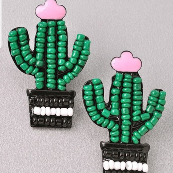 MODA ME COUTURE Jewelry - Adorable CACTUS earrings